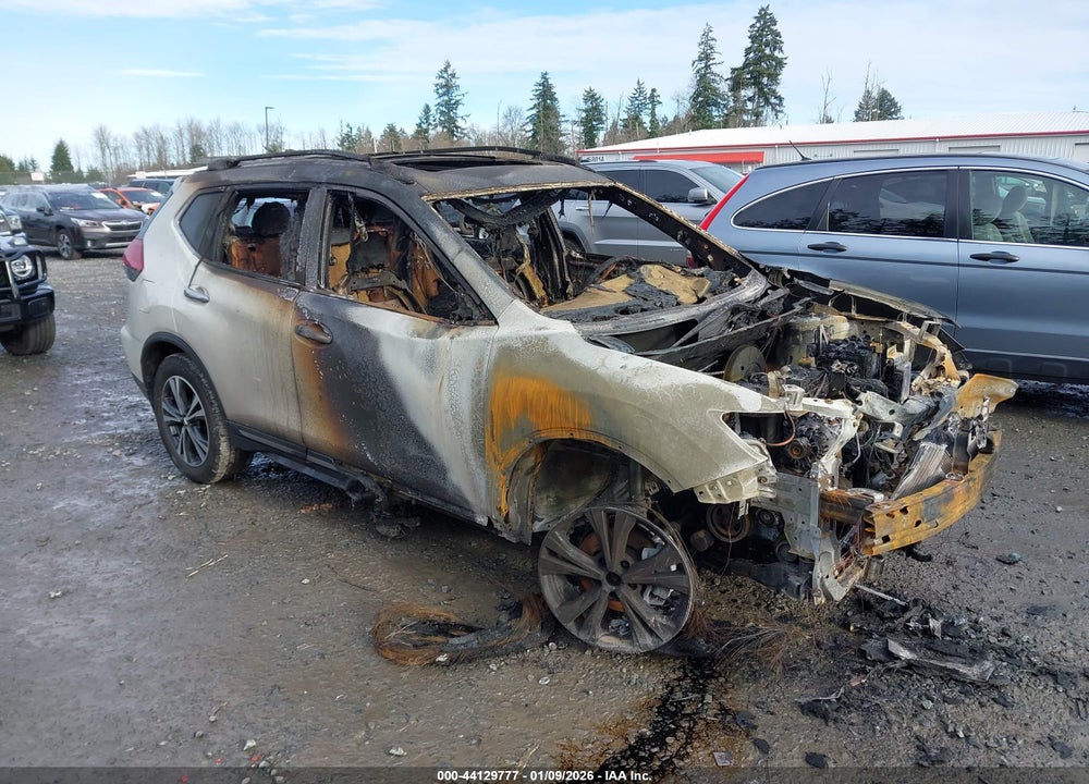 2017 NISSAN ROGUE SL VIN: 5N1AT2MV2HC870397