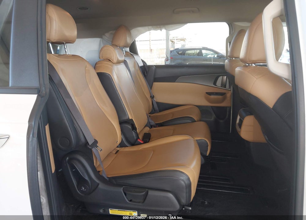 2024 KIA CARNIVAL MPV LX SEAT PACKAGE VIN: KNDNB4H37R6376985