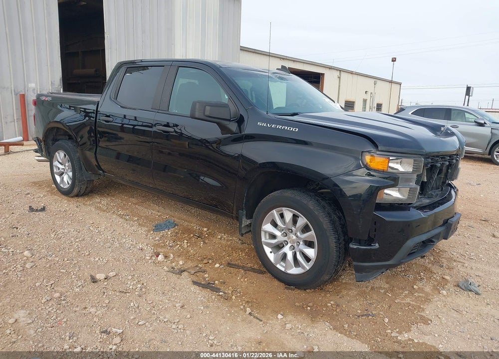 2021 CHEVROLET SILVERADO 1500 4WD  SHORT BED CUSTOM VIN: 3GCPYBEH0MG137149