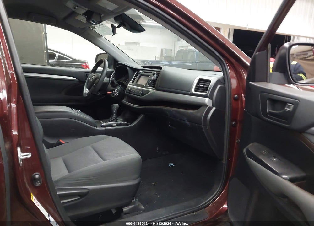 2019 TOYOTA HIGHLANDER LE VIN: 5TDBZRFH7KS977443