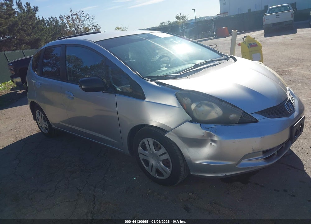 2011 HONDA FIT VIN: JHMGE8H31BC006869