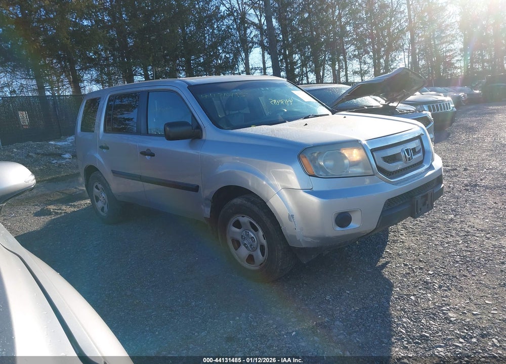 2011 HONDA PILOT LX VIN: 5FNYF4H28BB039261