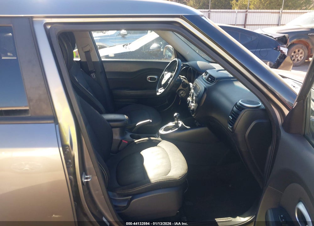 2016 KIA SOUL + VIN: KNDJP3A59G7325873