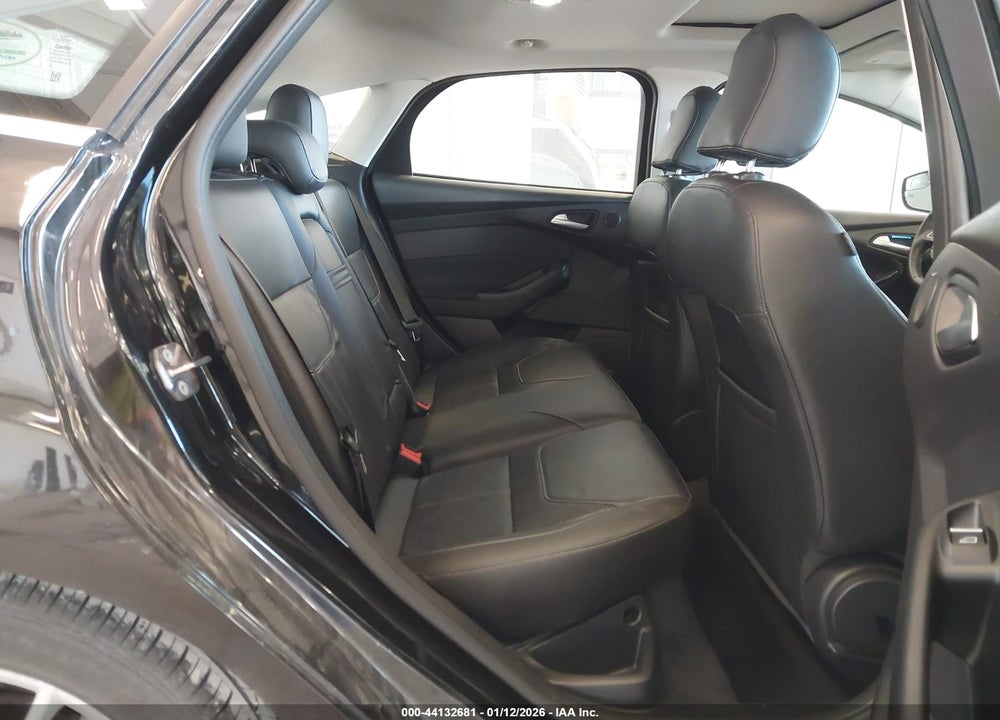 2015 FORD FOCUS TITANIUM VIN: 1FADP3N25FL261372