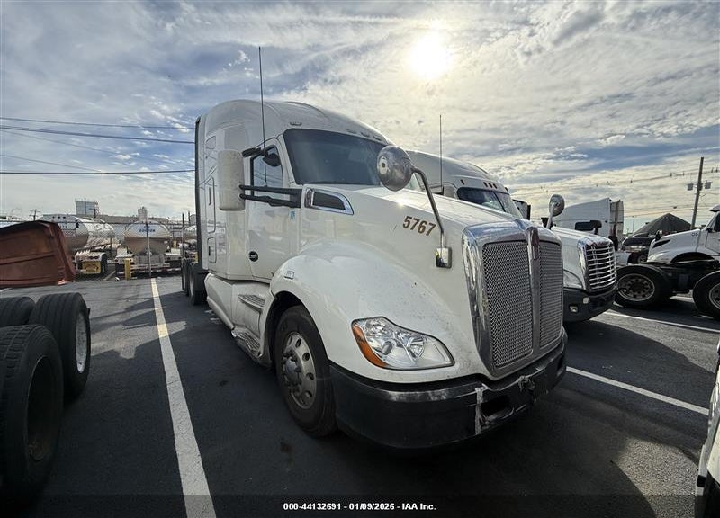 2017 KENWORTH T680 VIN: 1XKYDP9X1HJ145767