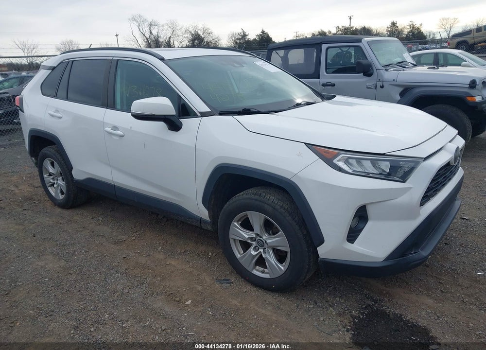 2019 TOYOTA RAV4 XLE VIN: 2T3P1RFV2KW035494