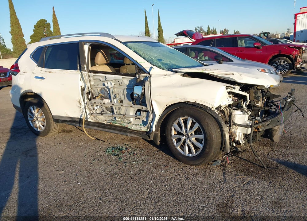 2018 NISSAN ROGUE SV VIN: KNMAT2MT5JP573500