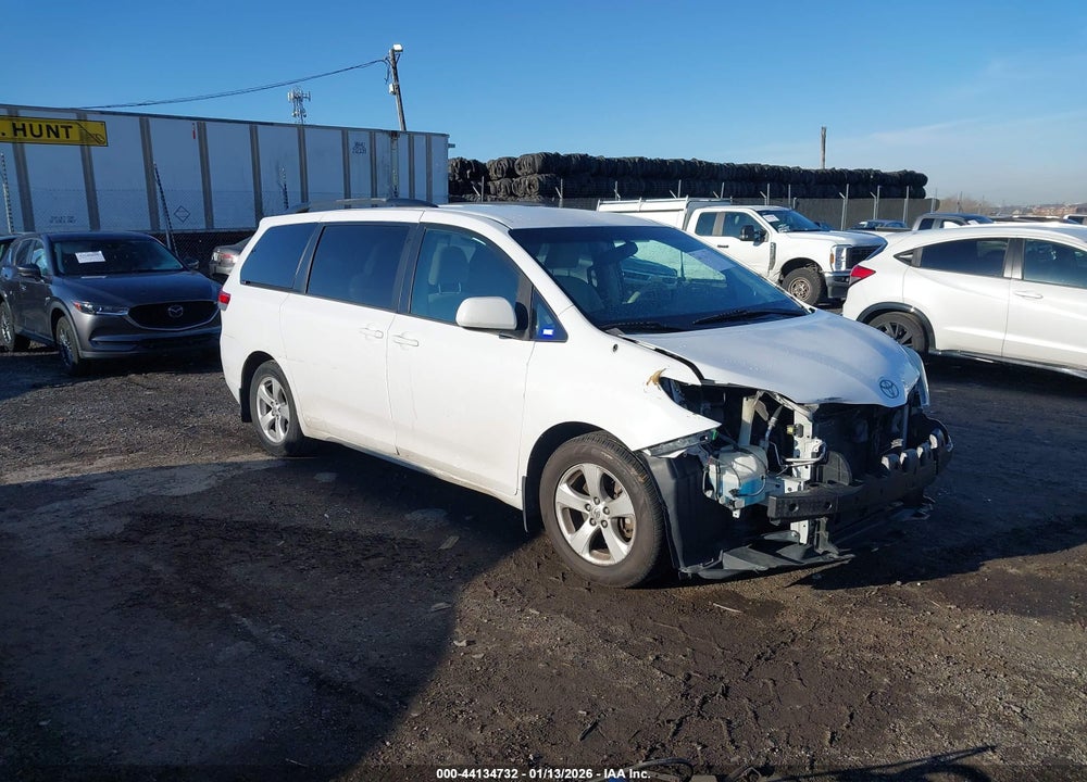 2013 TOYOTA SIENNA LE V6 8 PASSENGER VIN: 5TDKK3DC4DS335841