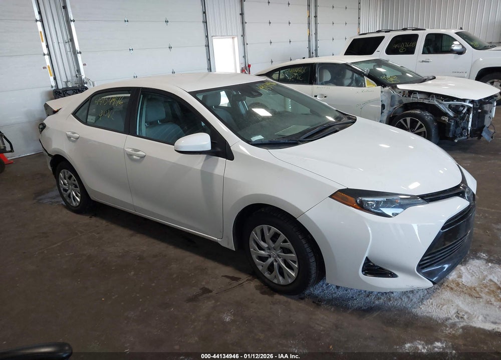 2018 TOYOTA COROLLA LE VIN: 5YFBURHE5JP828179