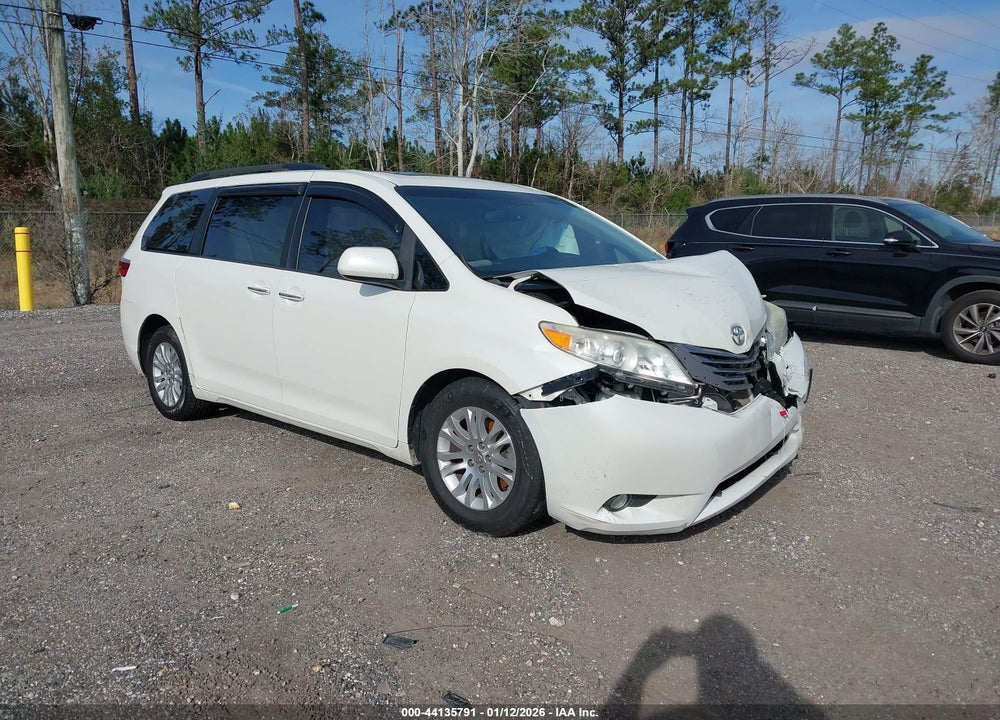 2016 TOYOTA SIENNA XLE 8 PASSENGER VIN: 5TDYK3DC6GS708182