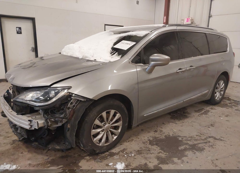 2019 CHRYSLER PACIFICA TOURING L VIN: 2C4RC1BG7KR547984