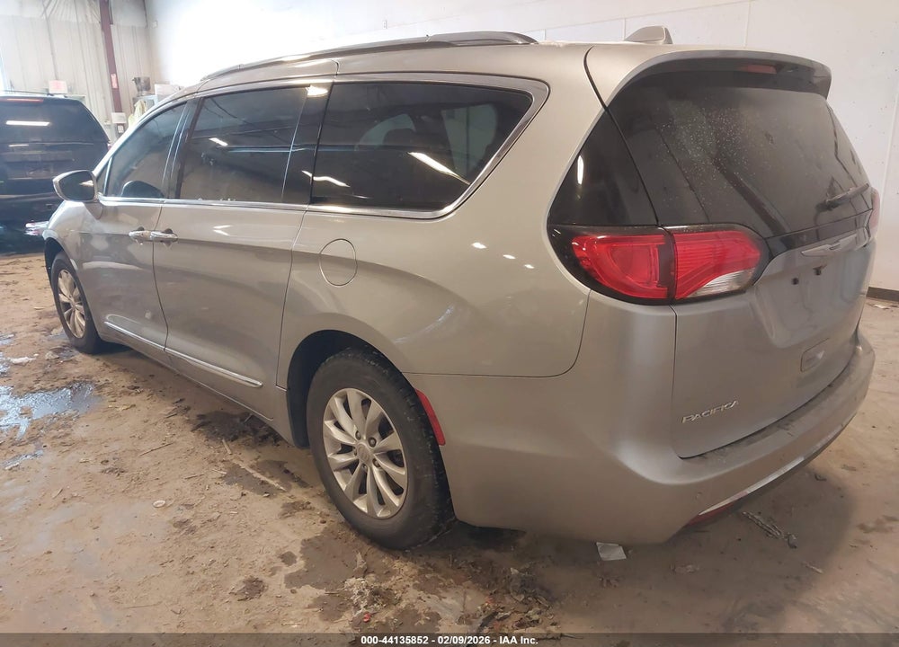 2019 CHRYSLER PACIFICA TOURING L VIN: 2C4RC1BG7KR547984