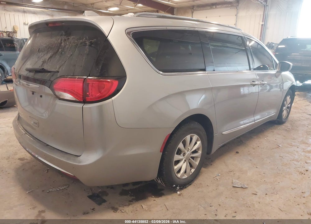 2019 CHRYSLER PACIFICA TOURING L VIN: 2C4RC1BG7KR547984