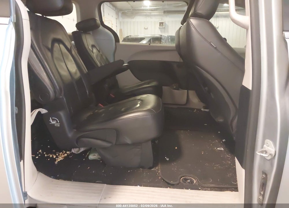 2019 CHRYSLER PACIFICA TOURING L VIN: 2C4RC1BG7KR547984
