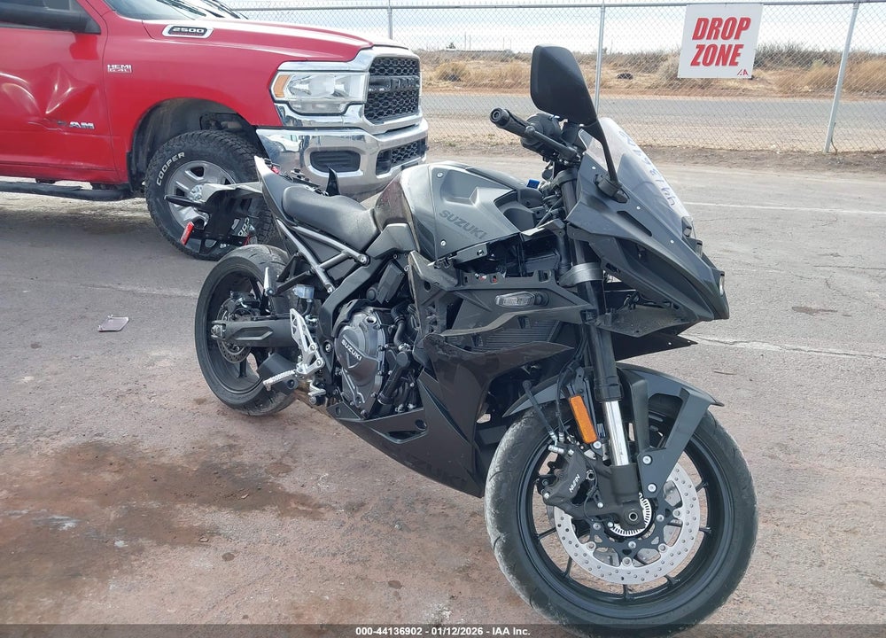 2025 SUZUKI GSX800 F VIN: JS1EM13B7S7101831