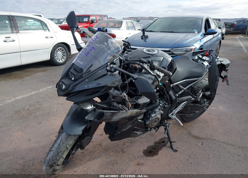2025 SUZUKI GSX800 F VIN: JS1EM13B7S7101831