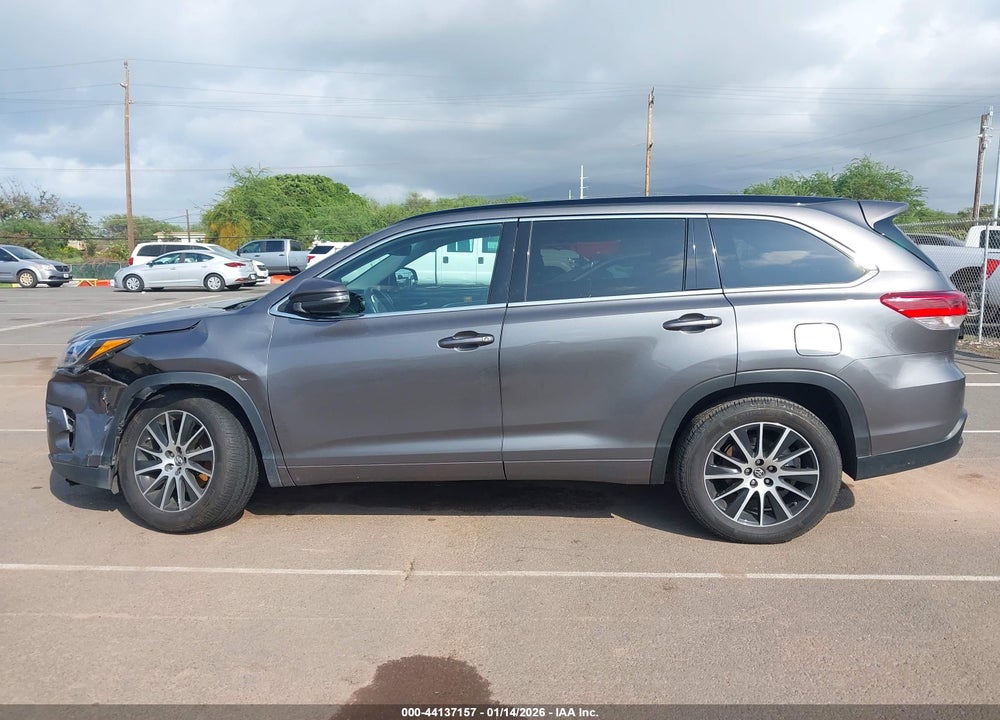 2017 TOYOTA HIGHLANDER SE VIN: 5TDKZRFHXHS526502