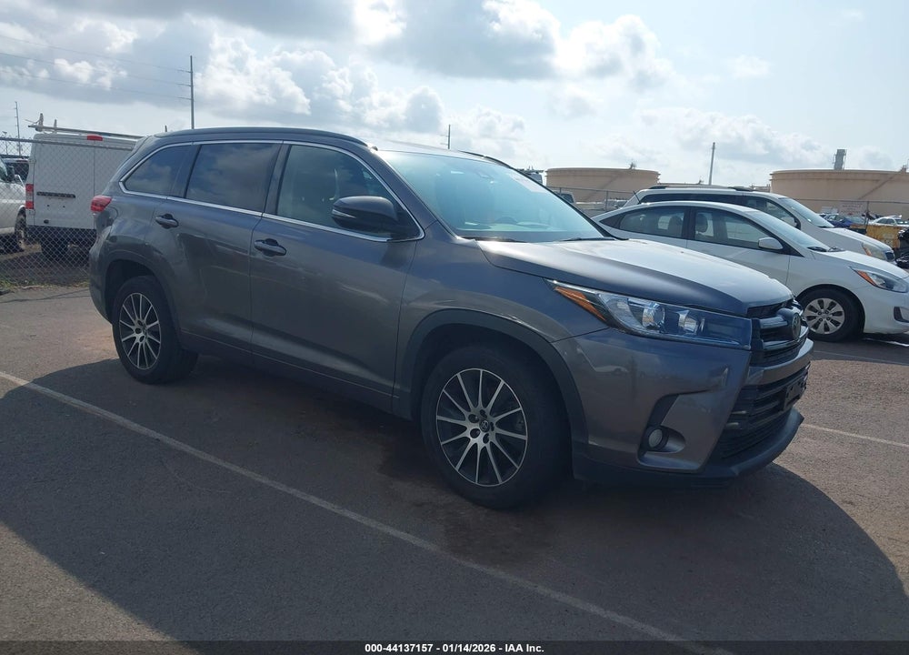 2017 TOYOTA HIGHLANDER SE VIN: 5TDKZRFHXHS526502