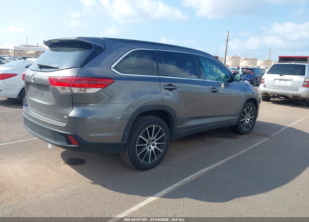 2017 TOYOTA HIGHLANDER SE VIN: 5TDKZRFHXHS526502