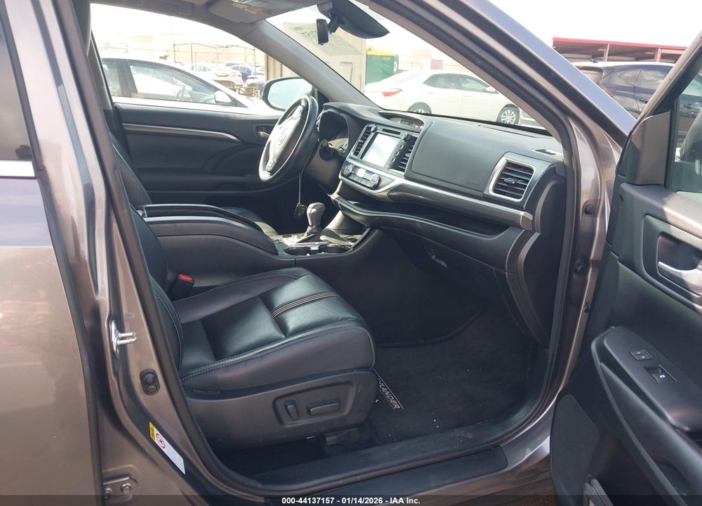2017 TOYOTA HIGHLANDER SE VIN: 5TDKZRFHXHS526502