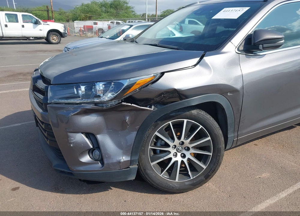 2017 TOYOTA HIGHLANDER SE VIN: 5TDKZRFHXHS526502