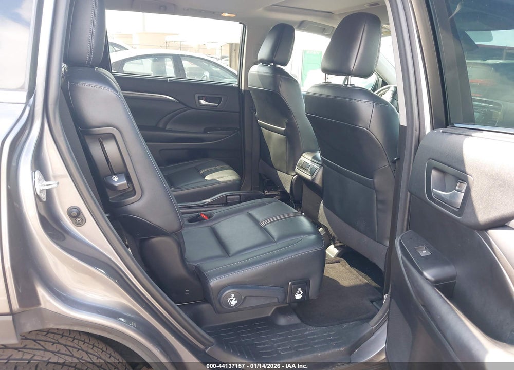 2017 TOYOTA HIGHLANDER SE VIN: 5TDKZRFHXHS526502