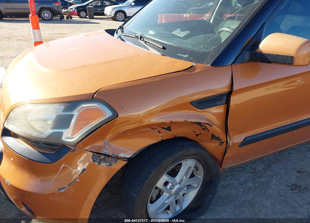 2011 KIA SOUL + VIN: KNDJT2A24B7308127