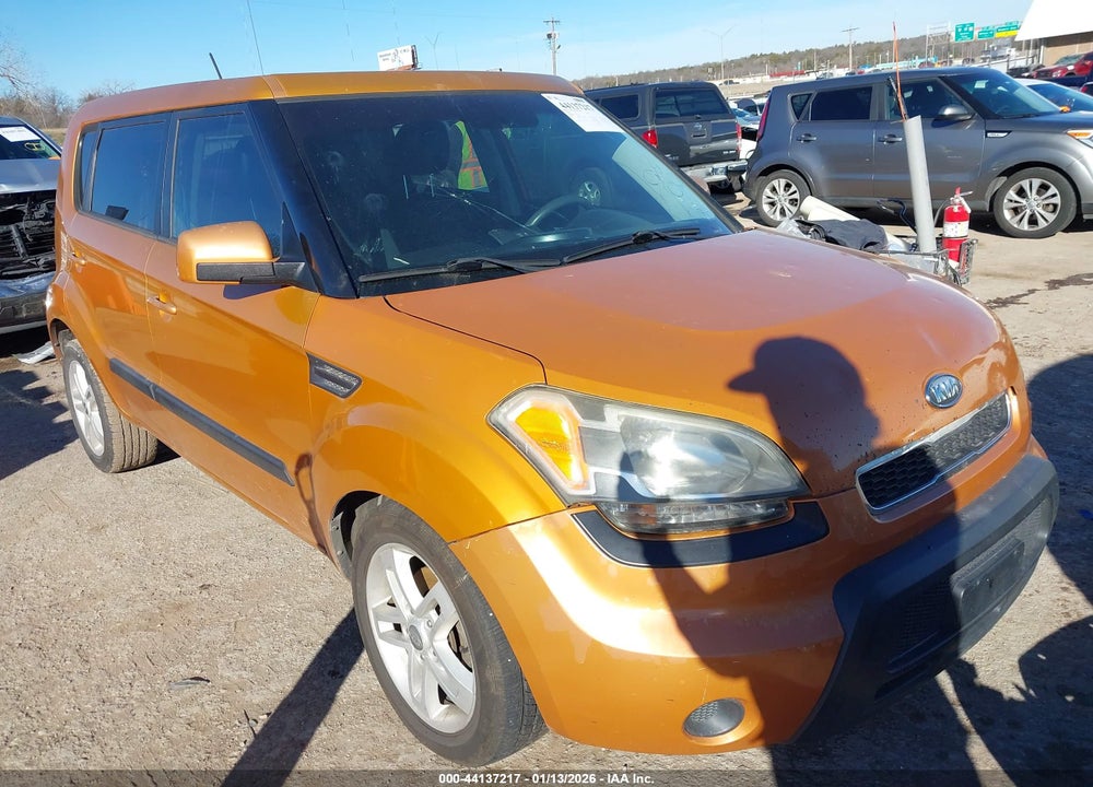 2011 KIA SOUL + VIN: KNDJT2A24B7308127