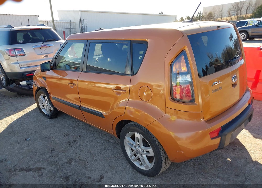 2011 KIA SOUL + VIN: KNDJT2A24B7308127
