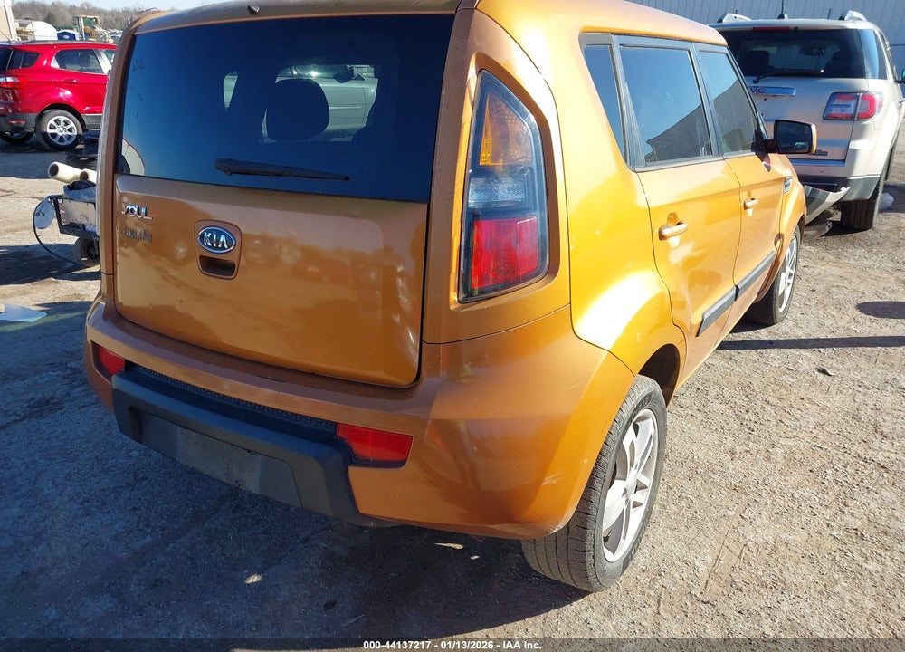 2011 KIA SOUL + VIN: KNDJT2A24B7308127