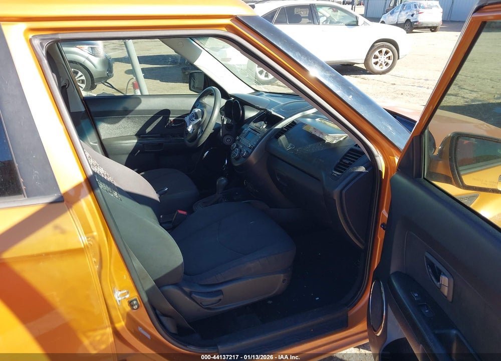 2011 KIA SOUL + VIN: KNDJT2A24B7308127