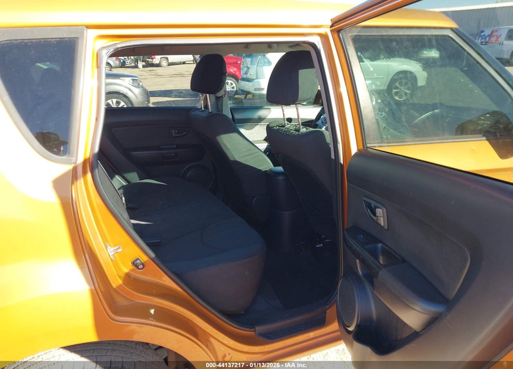 2011 KIA SOUL + VIN: KNDJT2A24B7308127