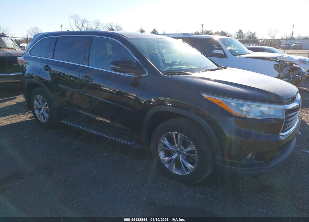2016 TOYOTA HIGHLANDER LE PLUS V6 VIN: 5TDBKRFH4GS327495