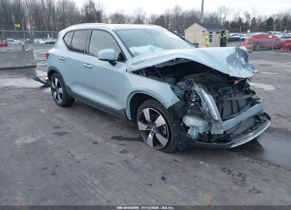 2019 VOLVO XC40 T5 MOMENTUM VIN: YV4162UK9K2111273