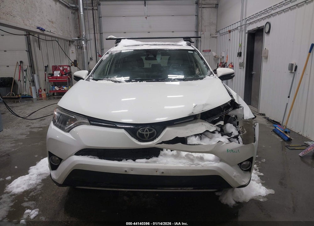 2018 TOYOTA RAV4 XLE VIN: JTMRFREV4JJ745795