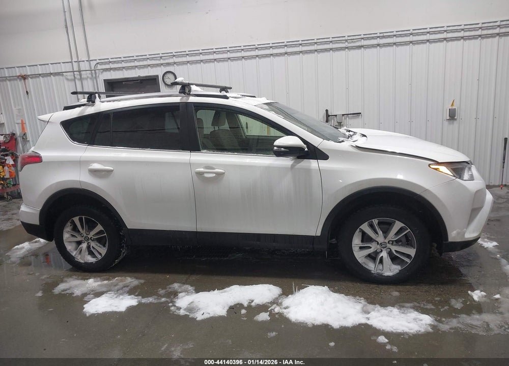2018 TOYOTA RAV4 XLE VIN: JTMRFREV4JJ745795