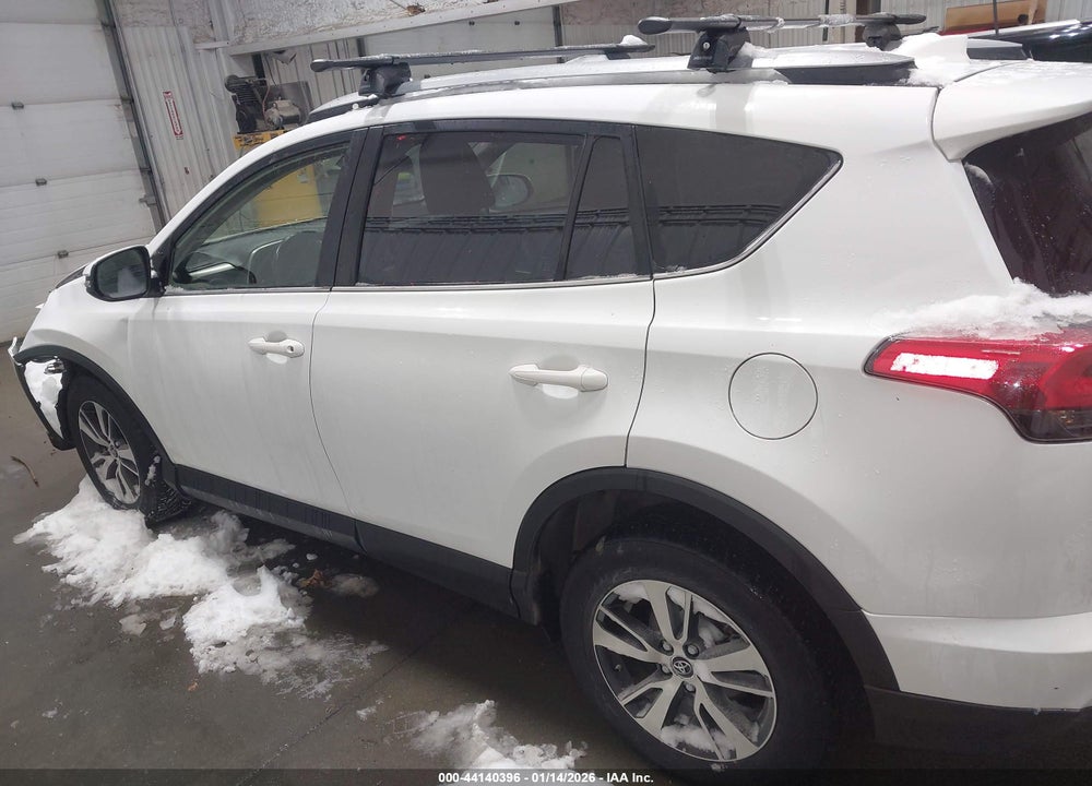 2018 TOYOTA RAV4 XLE VIN: JTMRFREV4JJ745795