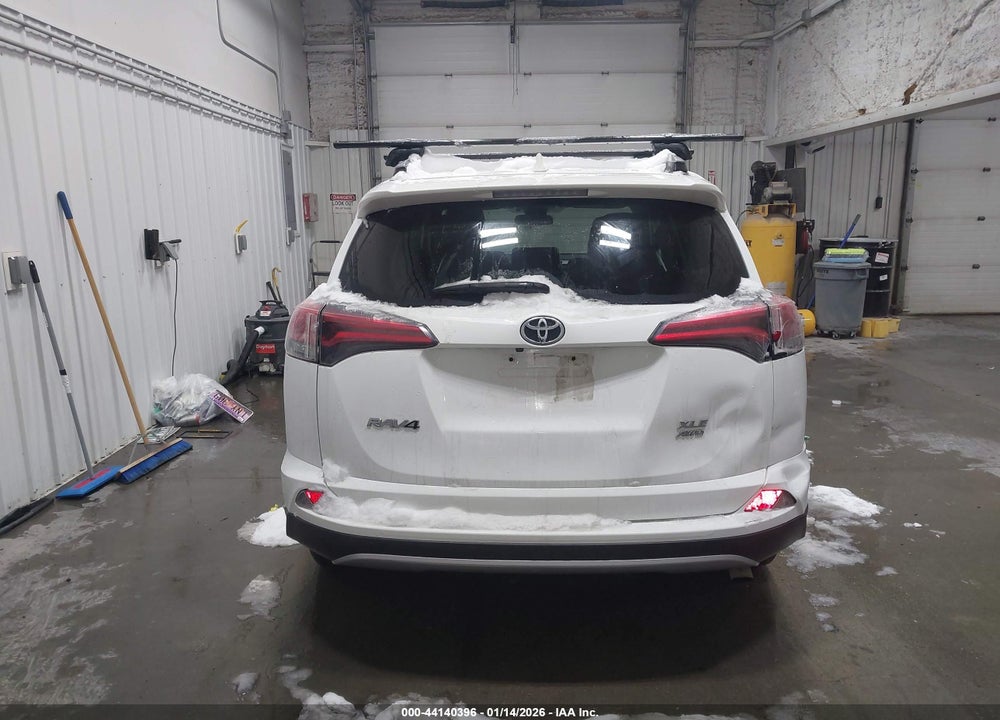 2018 TOYOTA RAV4 XLE VIN: JTMRFREV4JJ745795