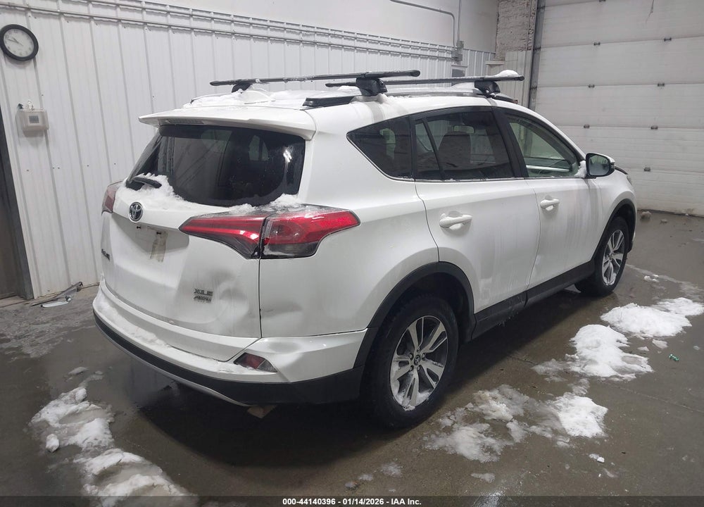 2018 TOYOTA RAV4 XLE VIN: JTMRFREV4JJ745795