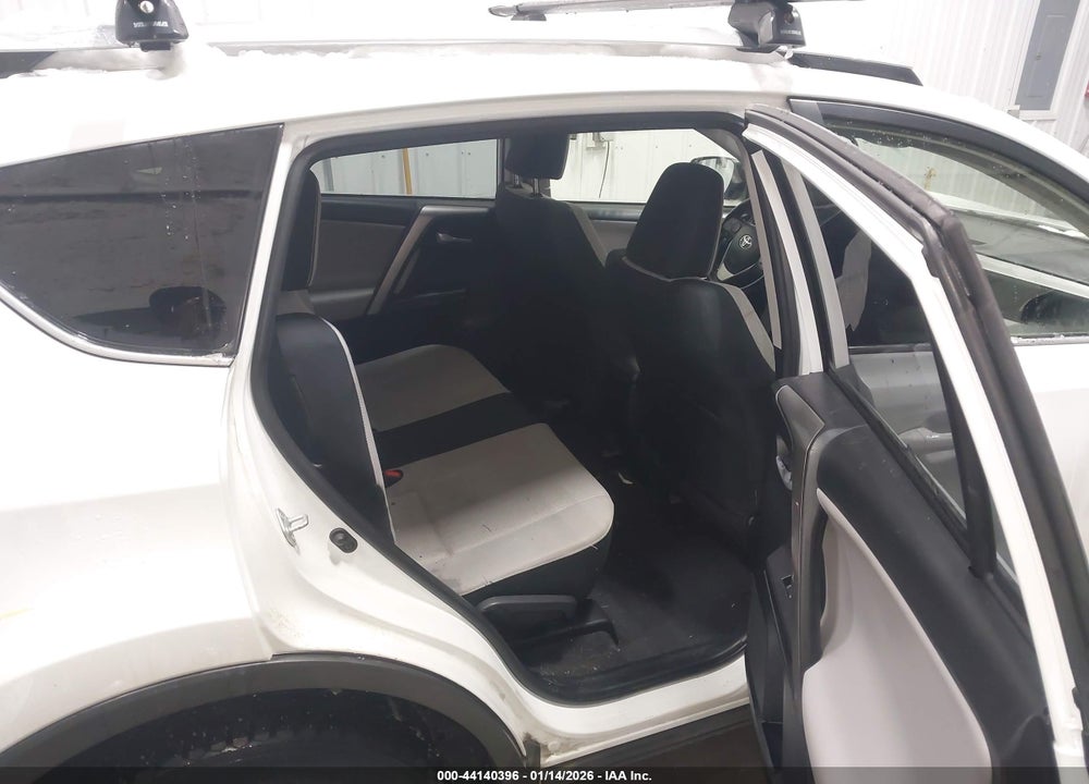 2018 TOYOTA RAV4 XLE VIN: JTMRFREV4JJ745795