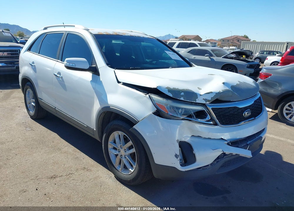 2014 KIA SORENTO LX VIN: 5XYKTDA66EG518111