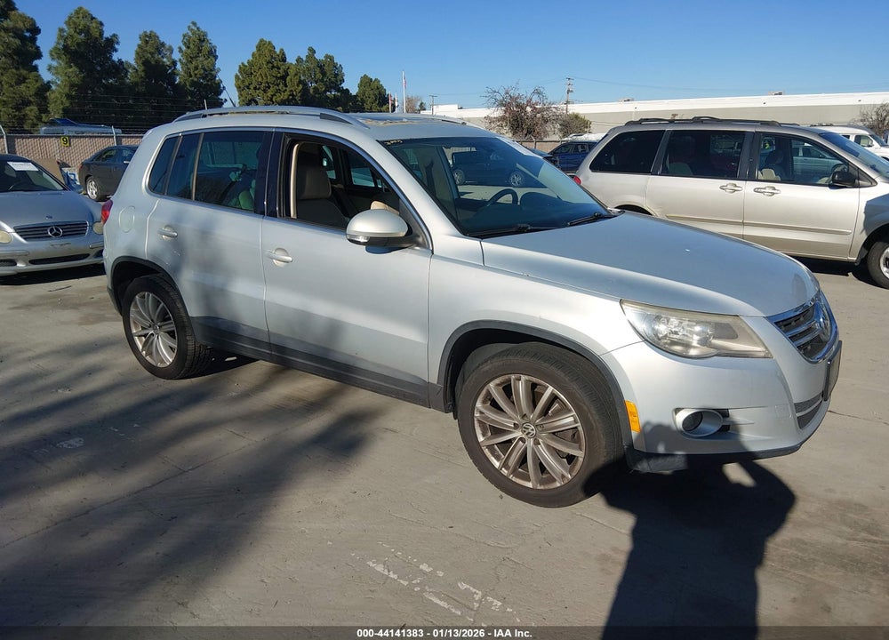 2010 VOLKSWAGEN TIGUAN SEL VIN: WVGAV7AXXAW000981