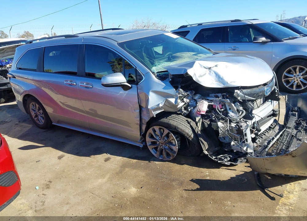 2025 TOYOTA SIENNA XLE VIN: 5TDJRKEC9SS255853