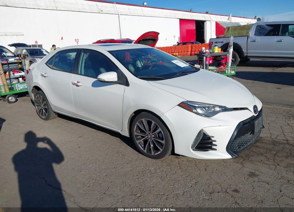 2018 TOYOTA COROLLA XSE VIN: 5YFBURHE5JP817778
