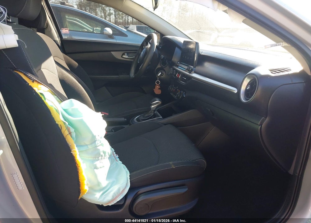 2019 KIA FORTE LXS VIN: 3KPF24AD2KE086208