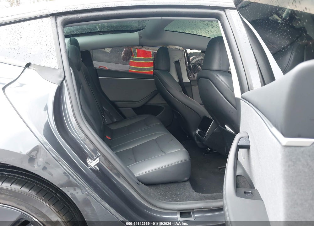 2025 TESLA MODEL 3 LONG RANGE REAR-WHEEL DRIVE/STANDARD REAR-WHEEL DRIVE VIN: 5YJ3E1EA2SF952928