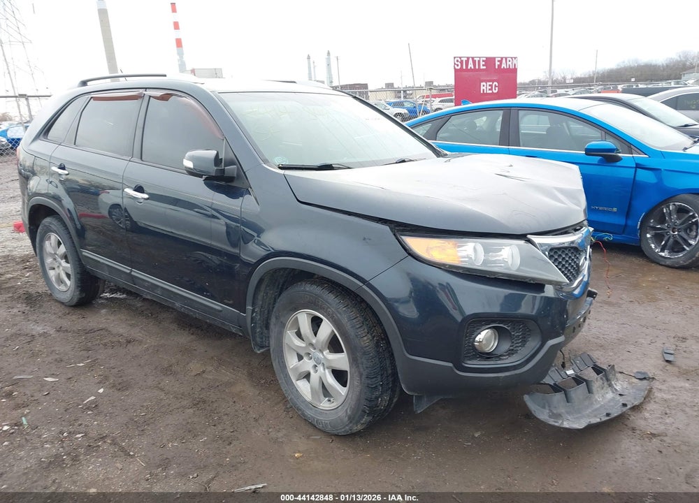 2013 KIA SORENTO LX V6 VIN: 5XYKT4A27DG394345