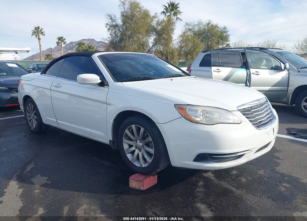 2012 CHRYSLER 200 TOURING VIN: 1C3BCBEB5CN215827