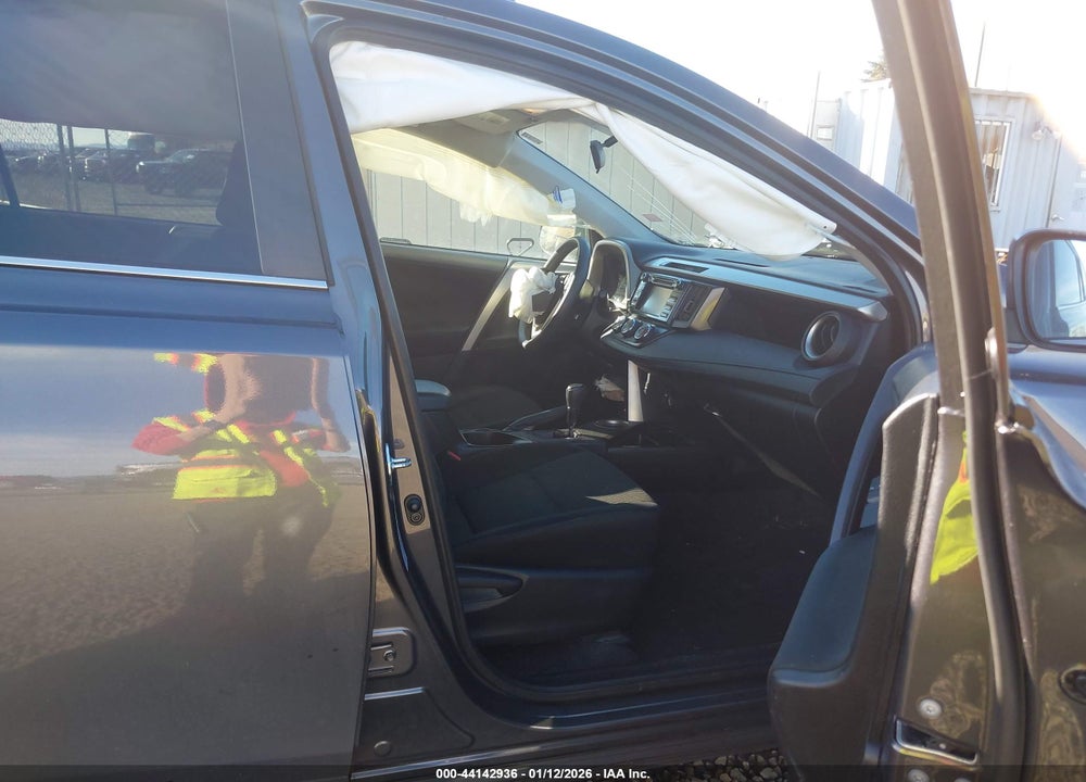 2015 TOYOTA RAV4 LE VIN: 2T3BFREV3FW236890