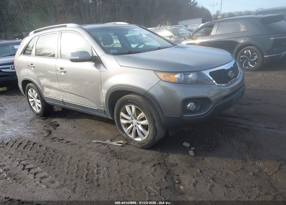 2011 KIA SORENTO LX V6 VIN: 5XYKTDA26BG157343